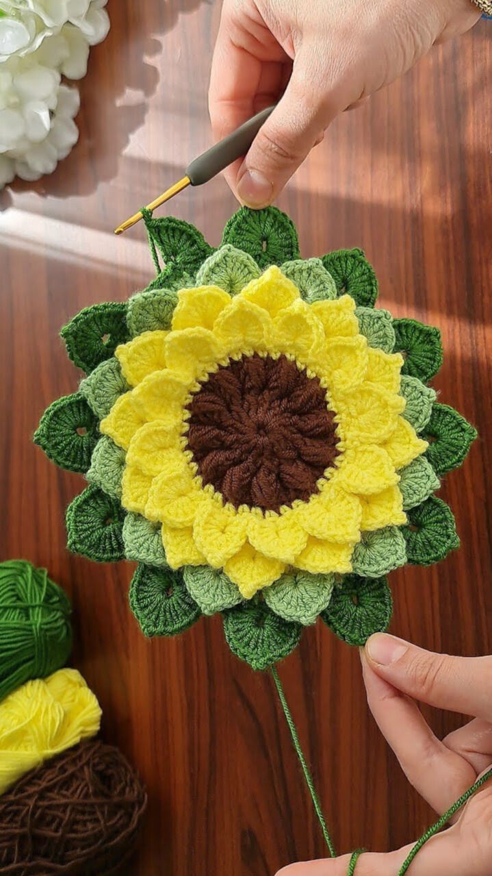 How to crochet a sunflower- Step by Step Tutorial – Yarn and Fabric