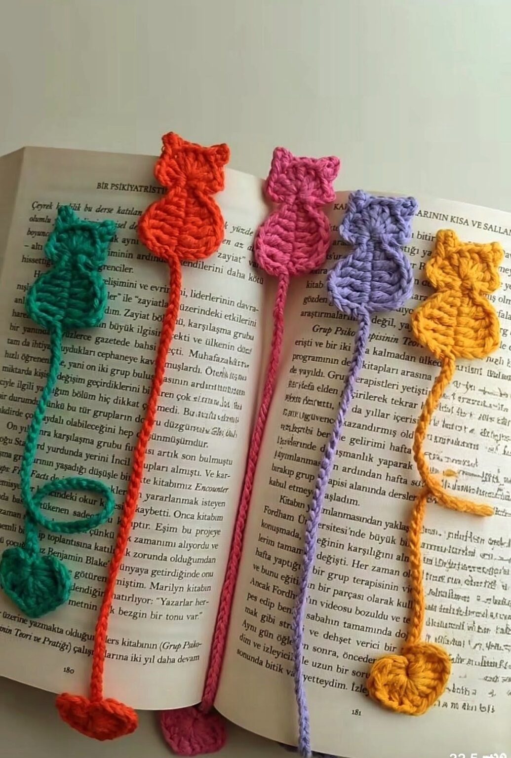 Crocheted Cat Bookmark Pattern – Yarn and Fabric